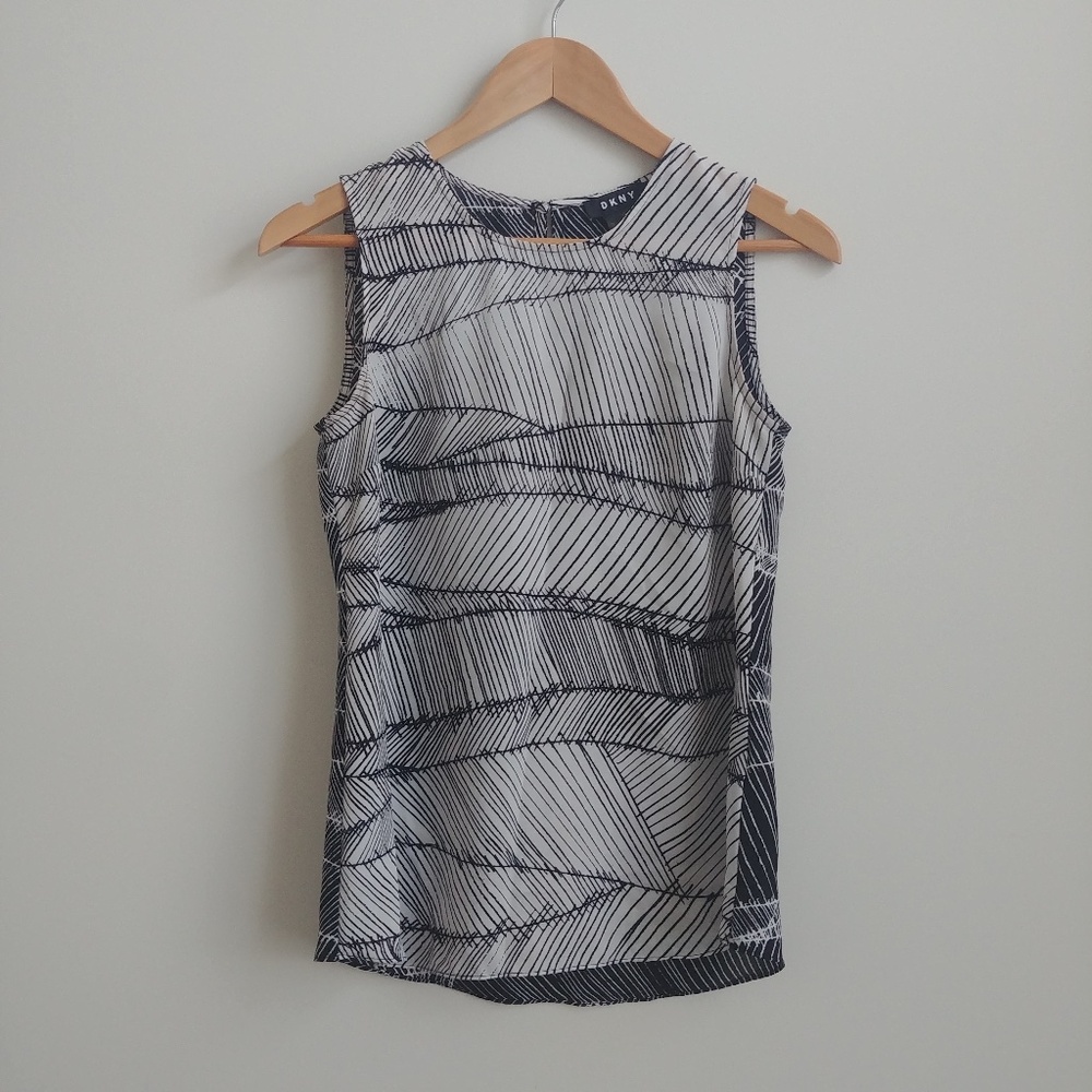 4/$20 DKNY black white pattern sleeveless blouse top XS